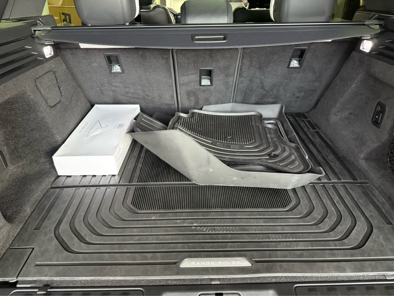 Used 2023 Land Rover Range Rover Sport SE Dynamic image 28