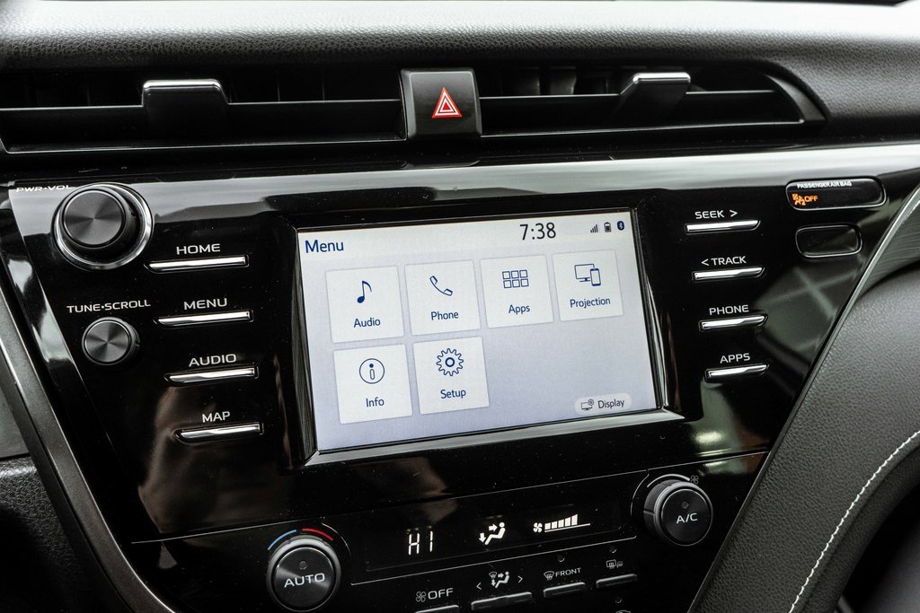 Used 2020 Toyota Camry SE image 9