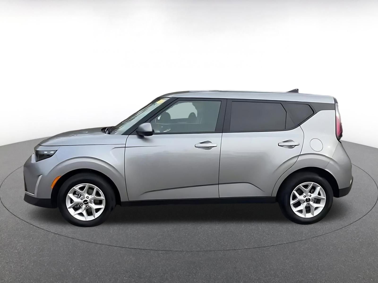 Used 2025 Kia Soul LX w/ LX Technology Package image 9