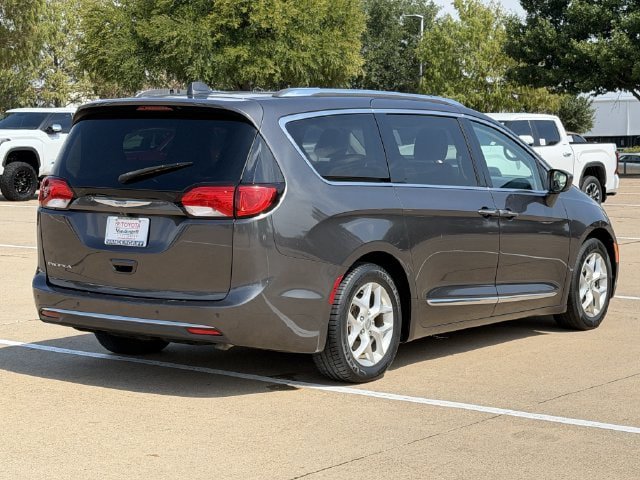 Used 2018 Chrysler Pacifica Touring-L w/ Tire & Wheel Group FWD image 4