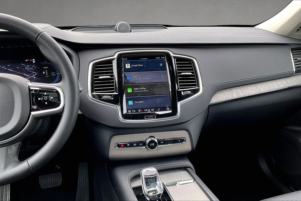 Certified 2025 Volvo XC90 T8 Ultra w/ Lounge Package image 9