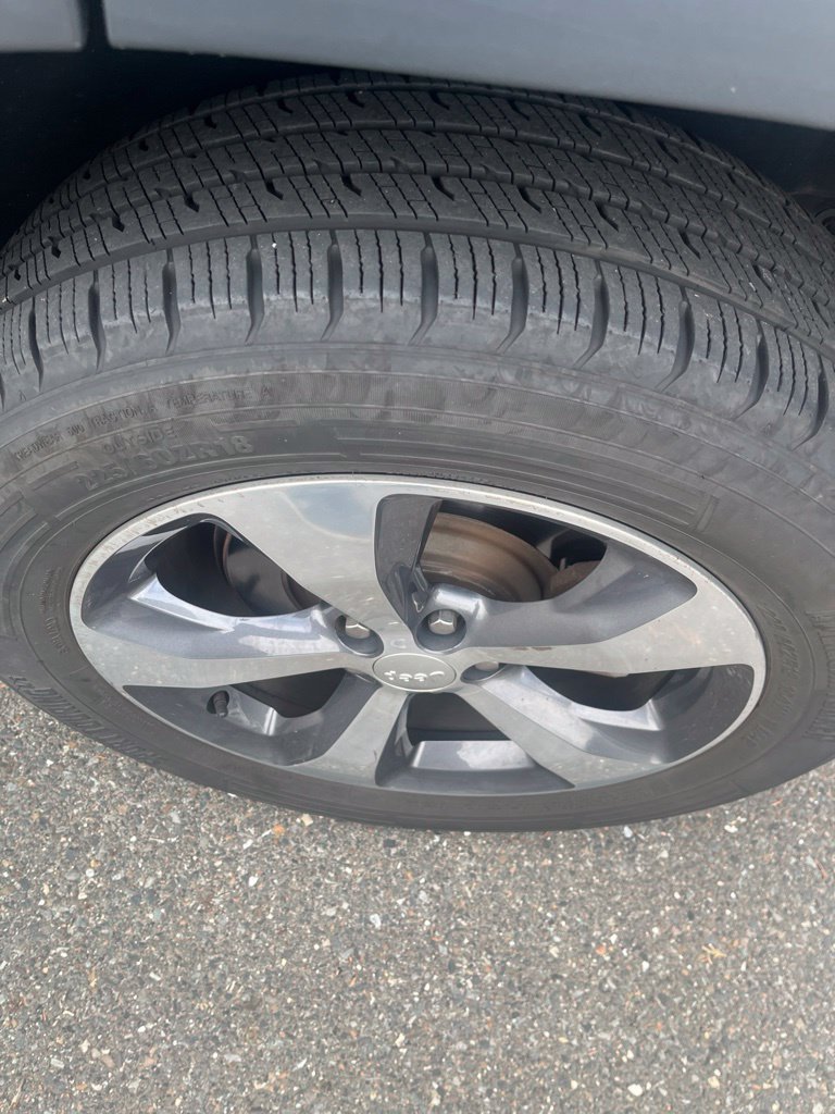 Used 2019 Jeep Cherokee Limited AWD/4WD image 5