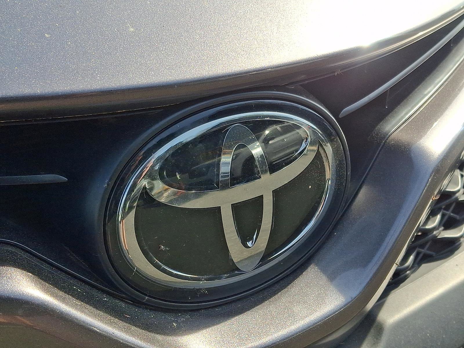 Used 2020 Toyota Camry SE w/ Convenience Package FWD image 12