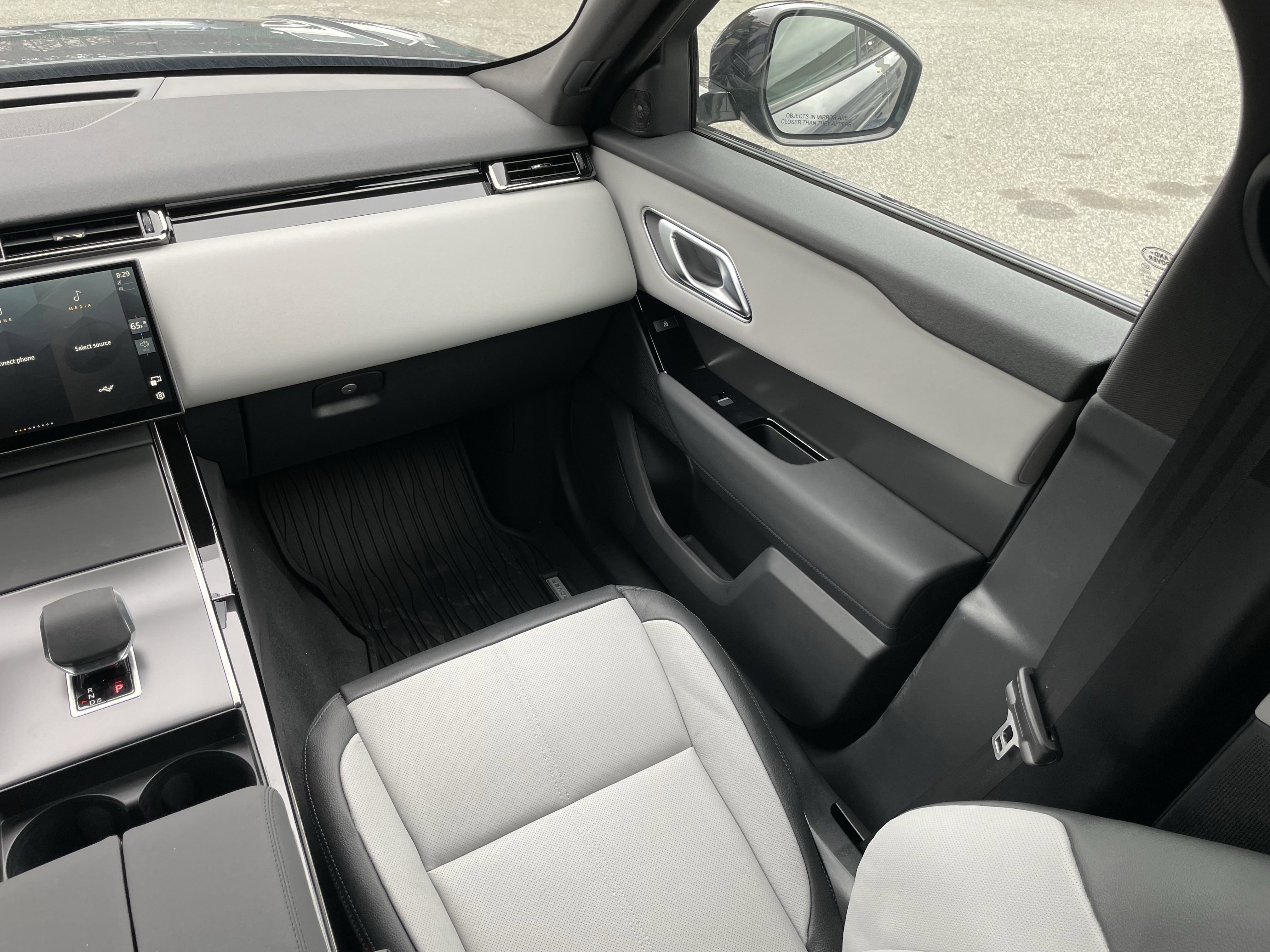 New 2026 Land Rover Range Rover Velar Dynamic SE image 18