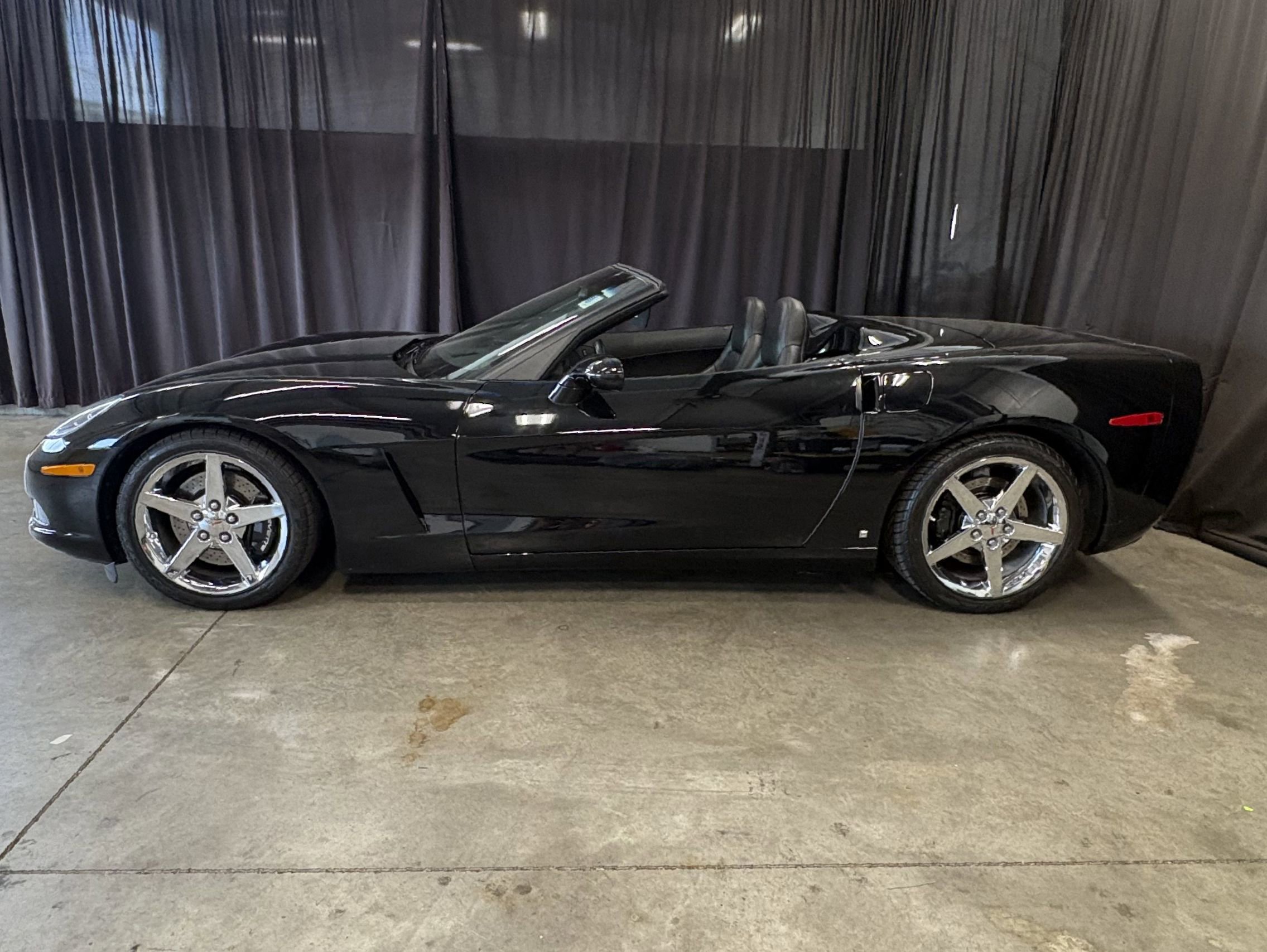 Used 2008 Chevrolet Corvette Convertible w/ Preferred Equipment Group RWD image 2