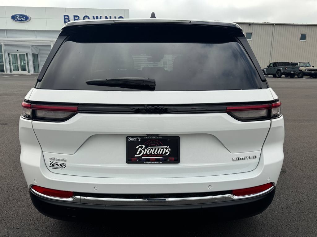 Used 2024 Jeep Grand Cherokee Limited AWD/4WD image 6