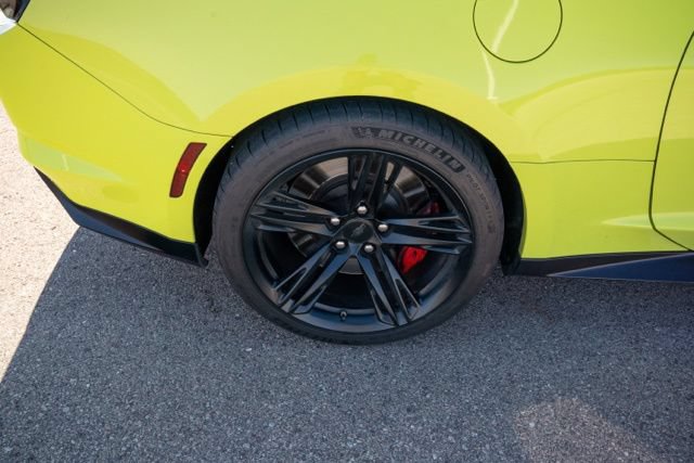 Used 2019 Chevrolet Camaro ZL1 RWD image 9