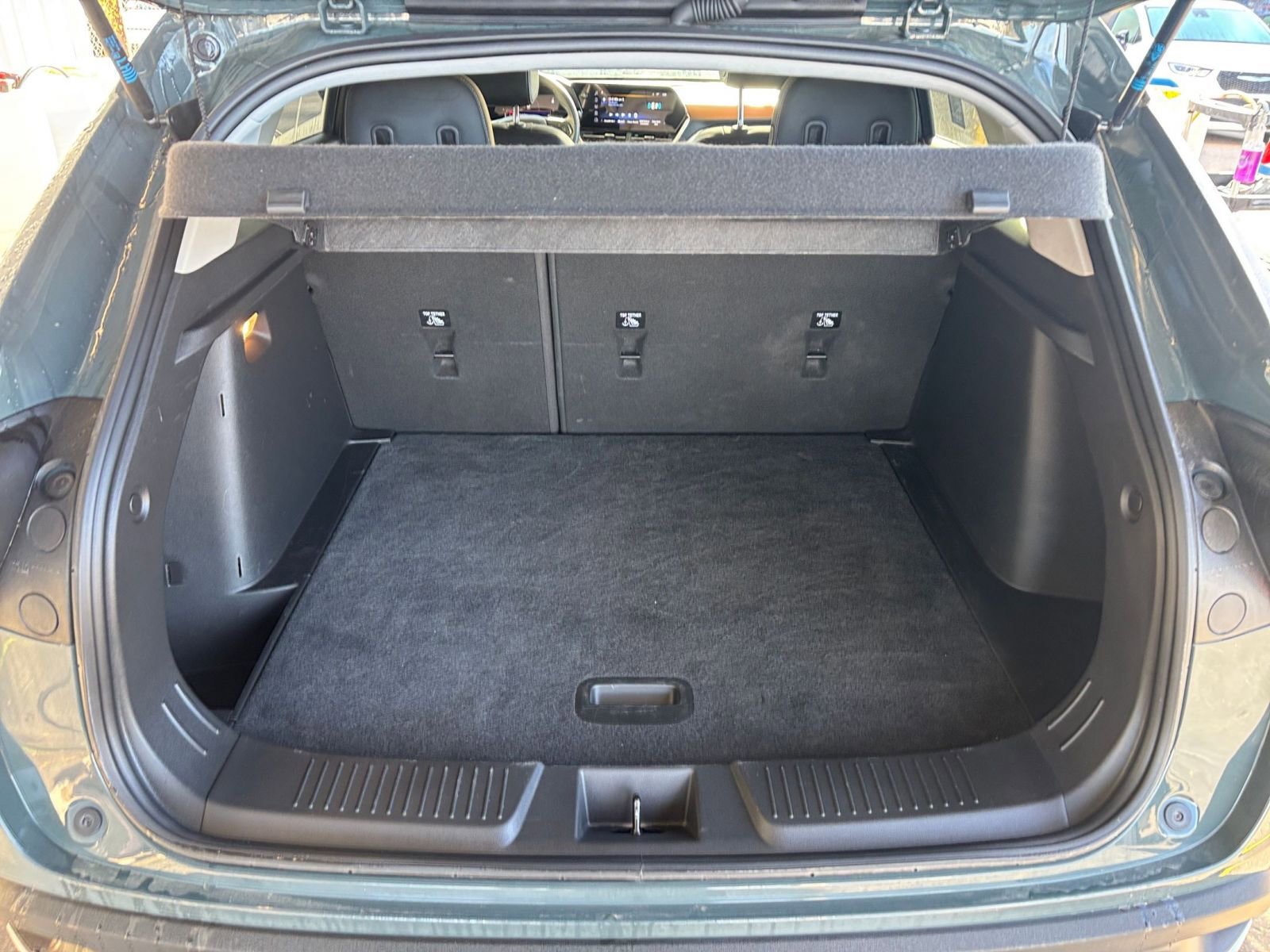 Used 2025 Chevrolet Trax LT FWD image 30
