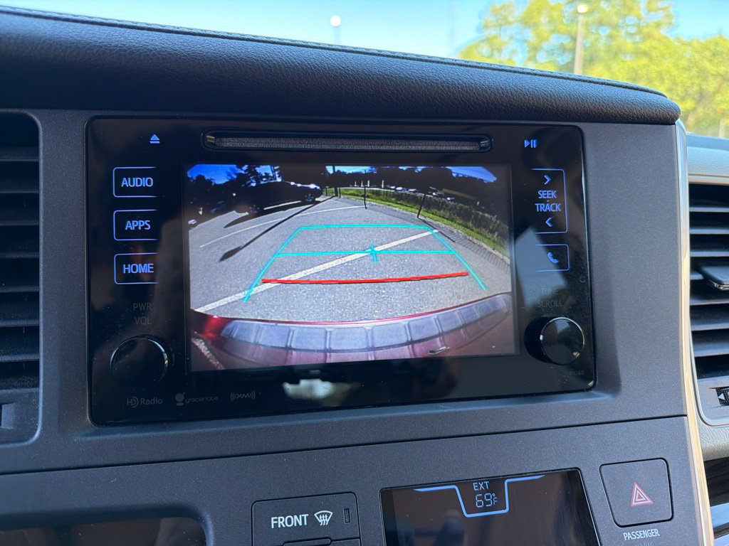 Used 2017 Toyota Sienna XLE FWD image 11