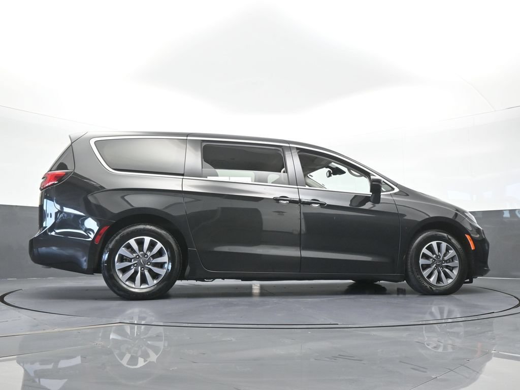 Used 2023 Chrysler Pacifica Touring-L FWD image 61