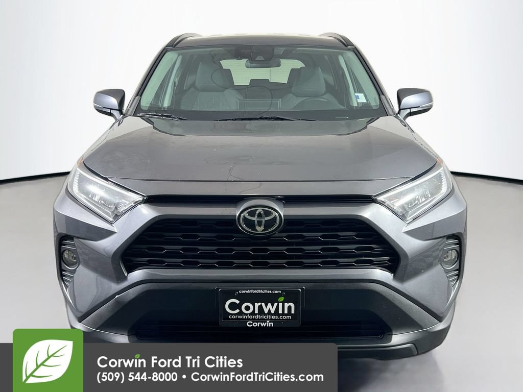 Used 2020 Toyota RAV4 XLE w/ XLE Grade Weather Package AWD/4WD image 4