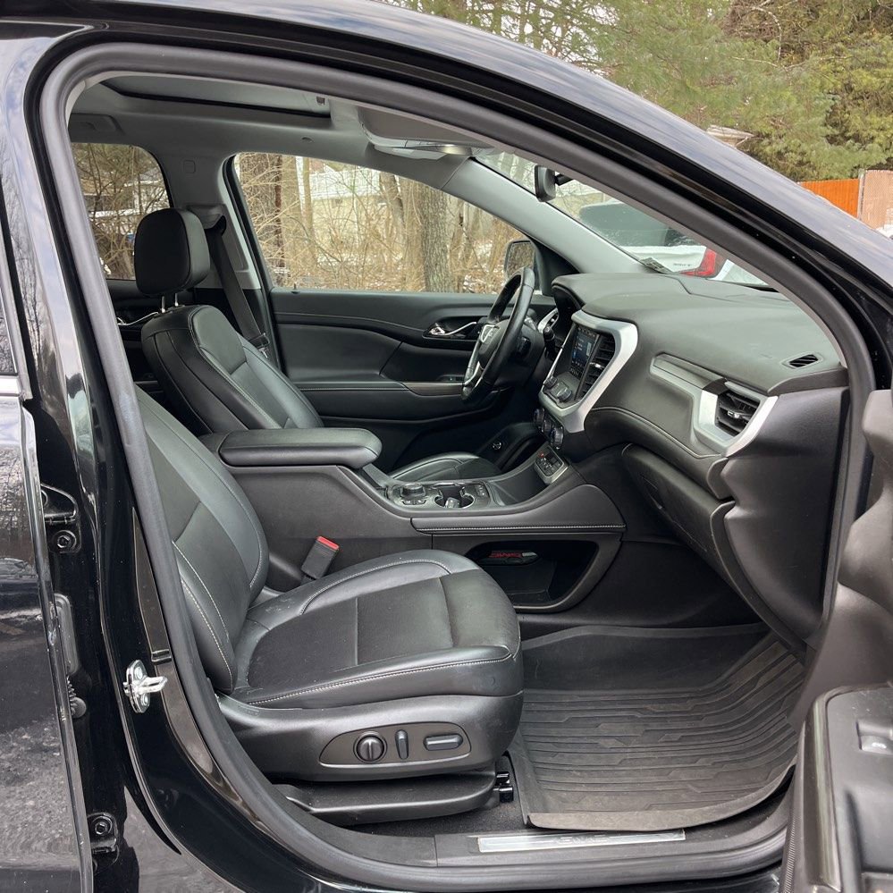 Used 2023 GMC Acadia SLT w/ Technology Package image 5