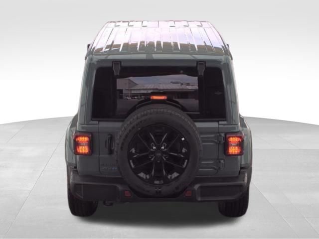 Used 2025 Jeep Wrangler Sahara 4xe image 8