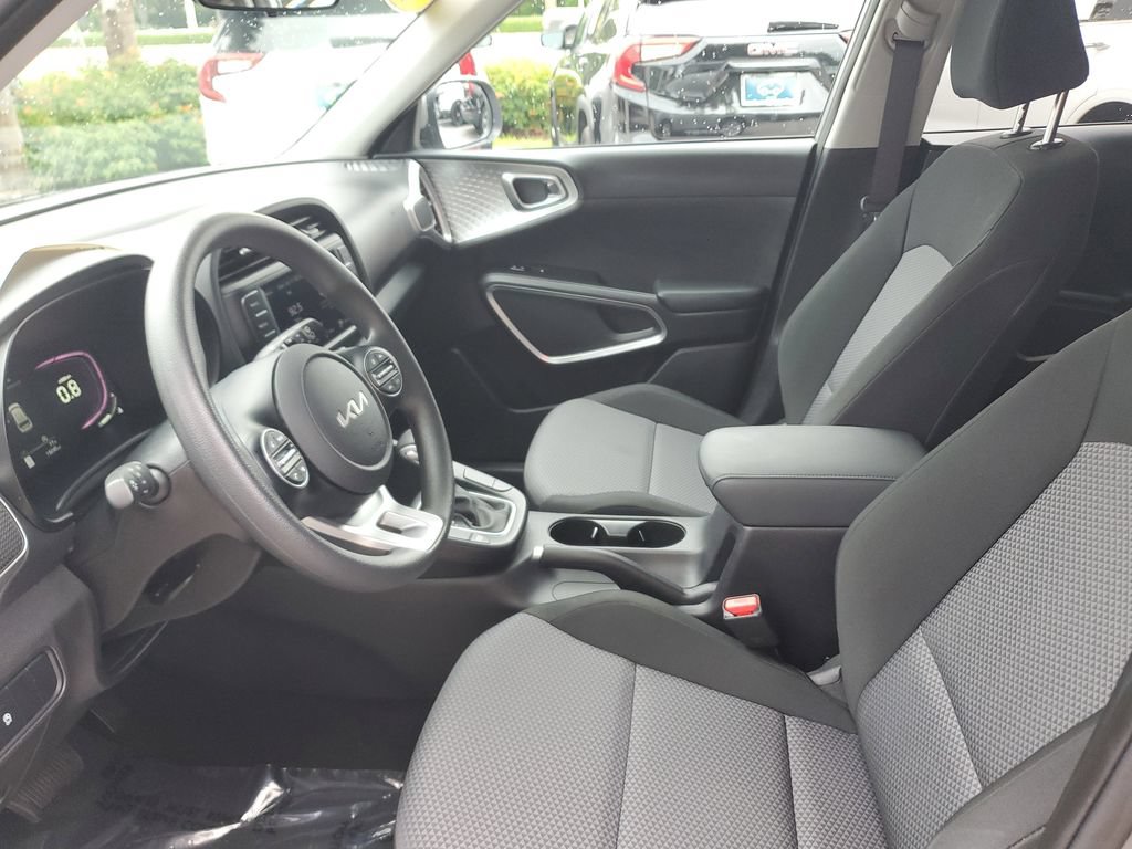 Used 2023 Kia Soul LX w/ LX Technology Package FWD image 22