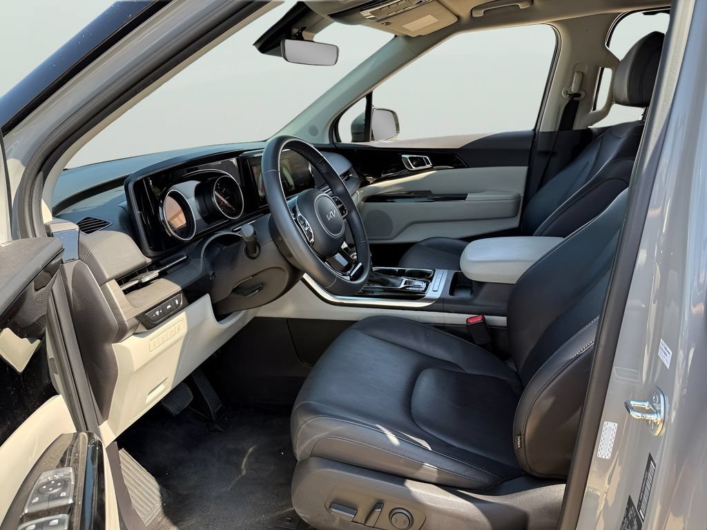 Used 2024 Kia Carnival EX FWD image 6