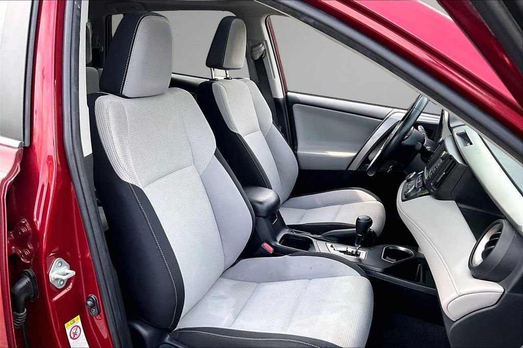 Used 2018 Toyota RAV4 XLE AWD/4WD image 27
