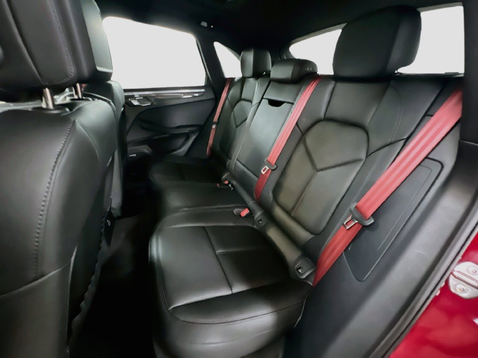 Certified 2026 Porsche Macan AWD/4WD image 24