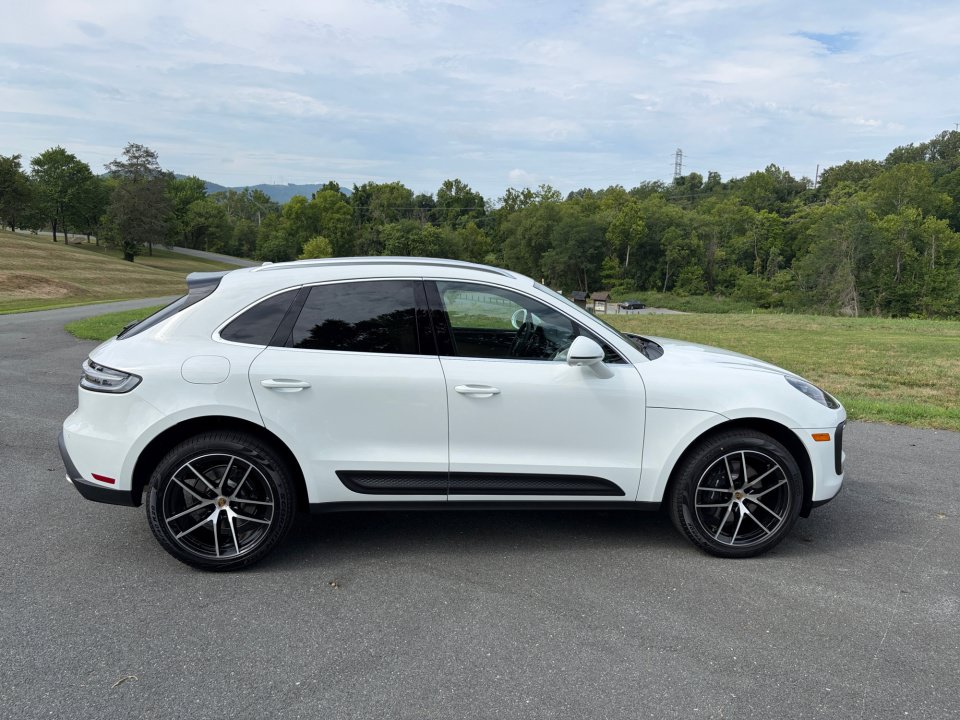 New 2026 Porsche Macan AWD/4WD image 8