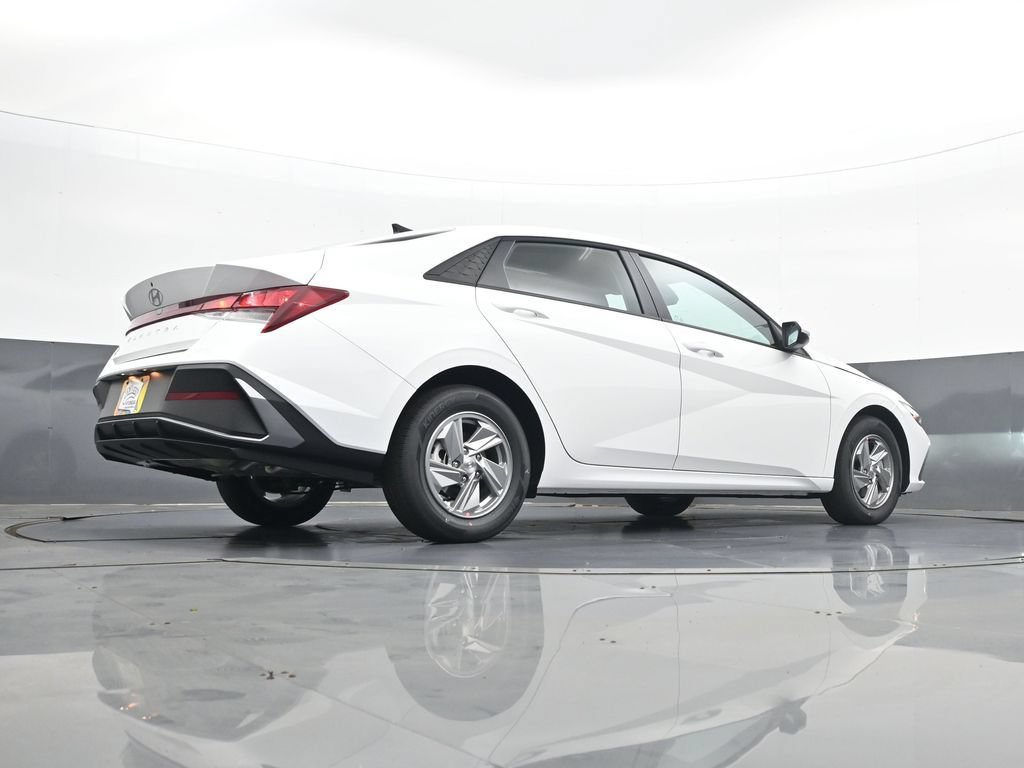 New 2026 Hyundai Elantra SE FWD image 25
