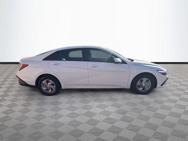 New 2026 Hyundai Elantra SE FWD image 8