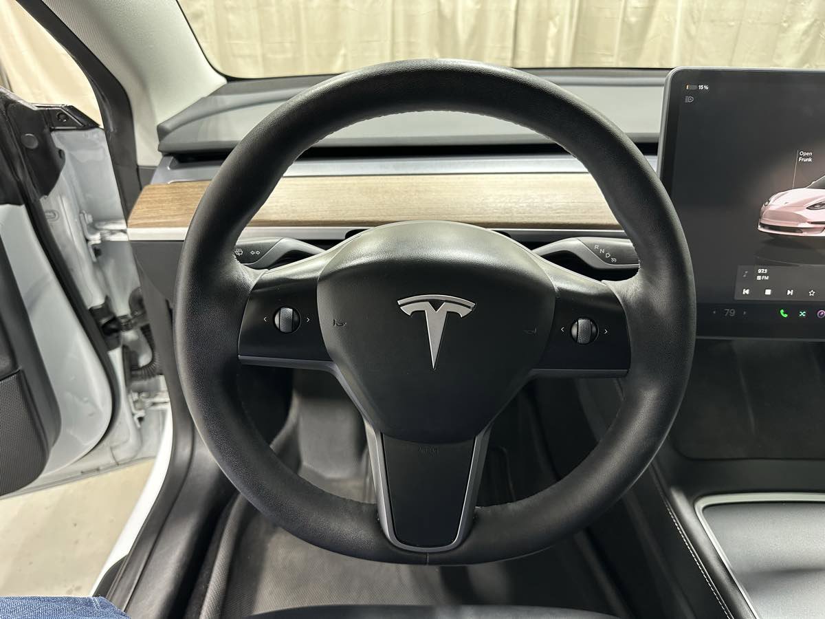 Used 2023 Tesla Model 3 Standard Range image 9