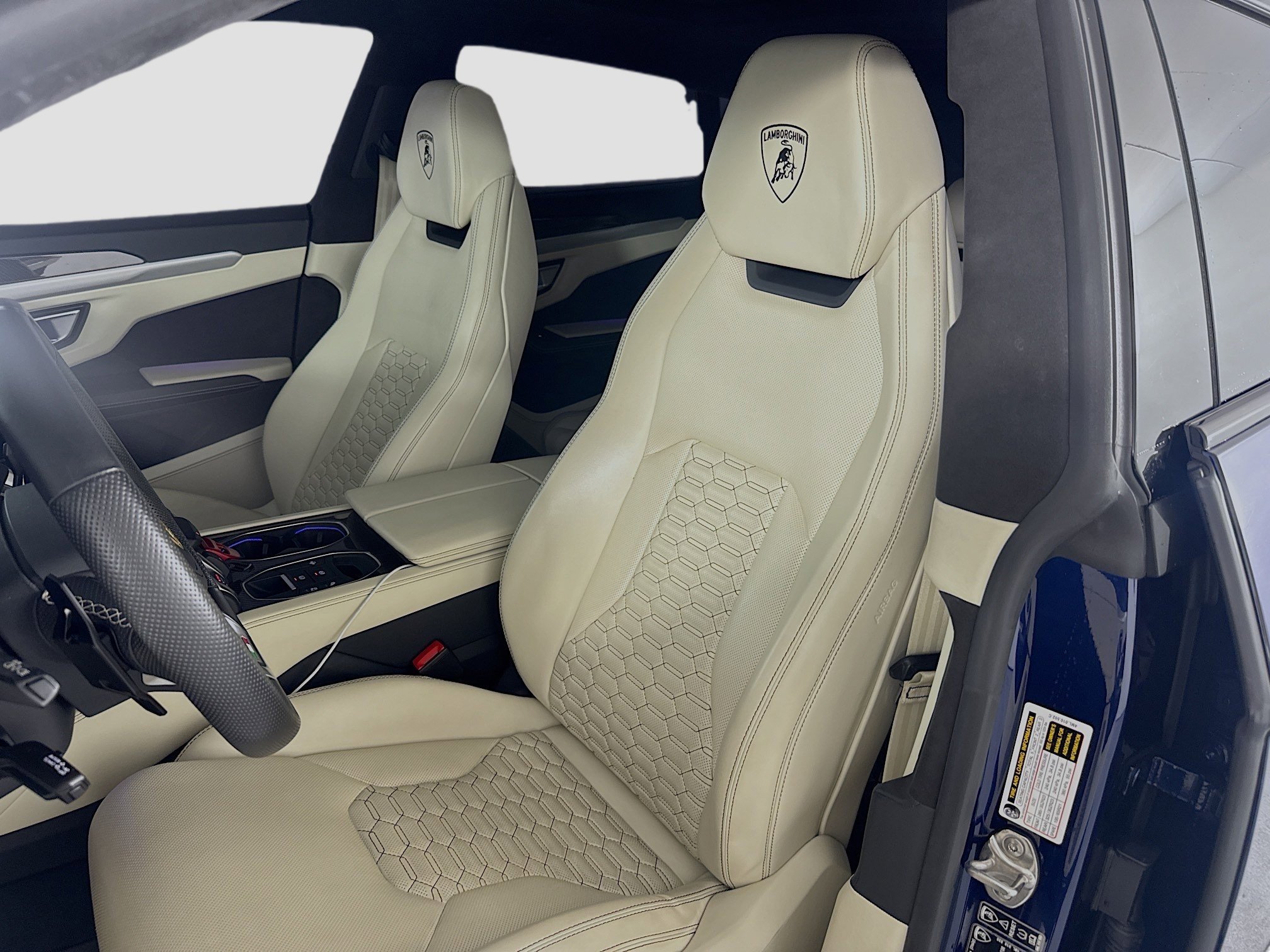 Used 2022 Lamborghini Urus AWD/4WD image 19