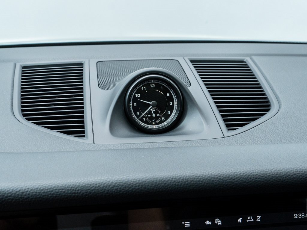 Used 2025 Porsche Macan image 16