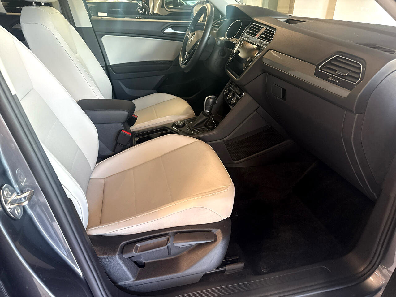 Used 2019 Volkswagen Tiguan S image 18