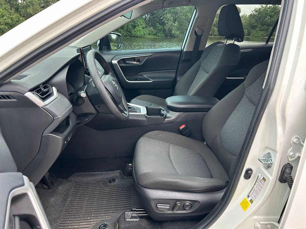 Used 2022 Toyota RAV4 XLE FWD image 15