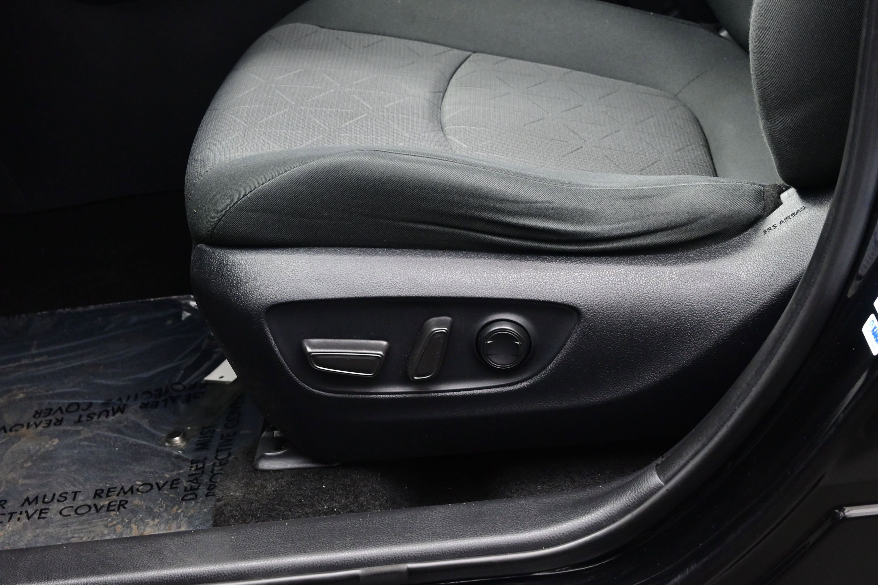 Used 2021 Toyota RAV4 XLE AWD/4WD image 11