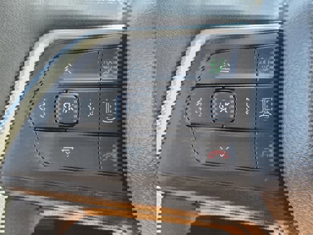 New 2025 Jeep Grand Cherokee Altitude image 19