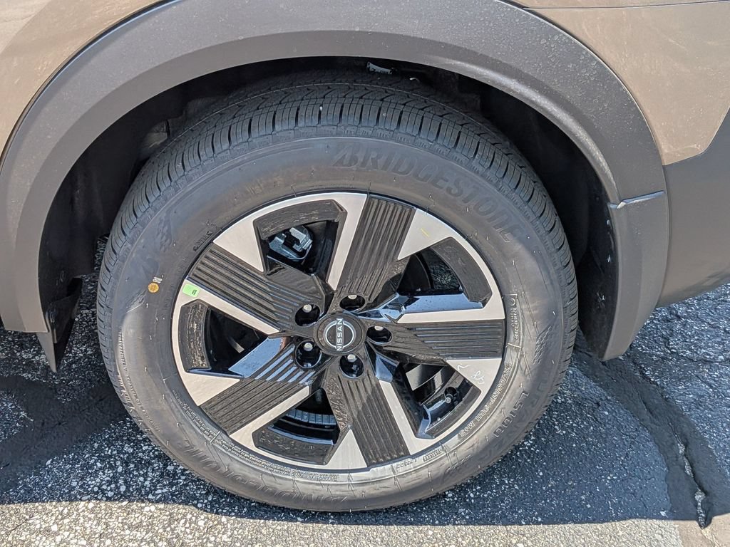 New 2026 Nissan Kicks SV w/ Cold Weather Package AWD/4WD image 13
