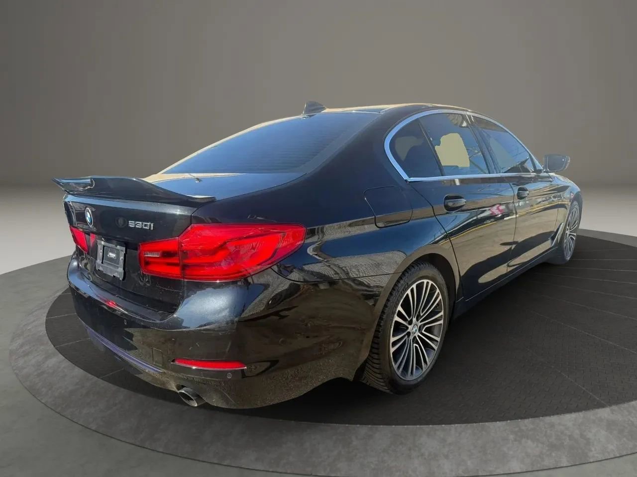 Used 2019 BMW 530i xDrive w/ Premium Package AWD/4WD image 5