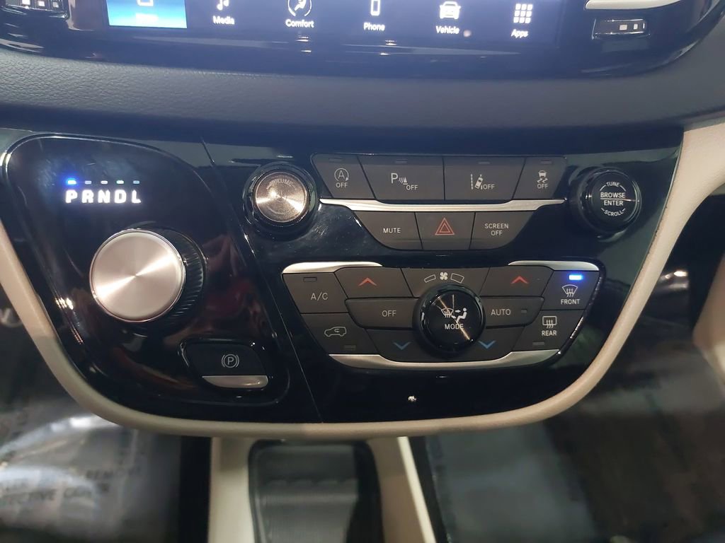 Used 2024 Chrysler Pacifica Touring-L image 21