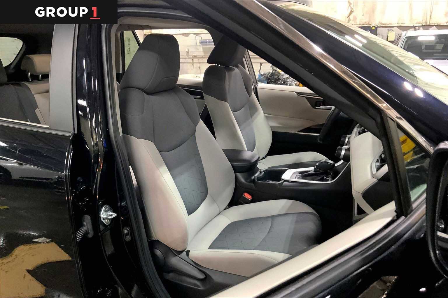 Used 2023 Toyota RAV4 XLE image 8