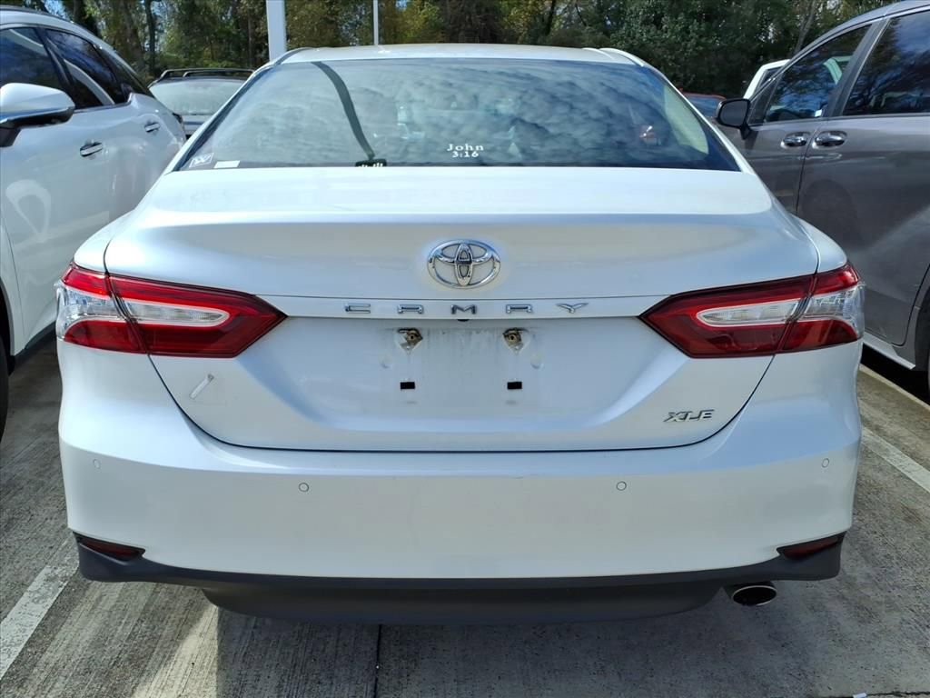 Used 2018 Toyota Camry XLE image 5