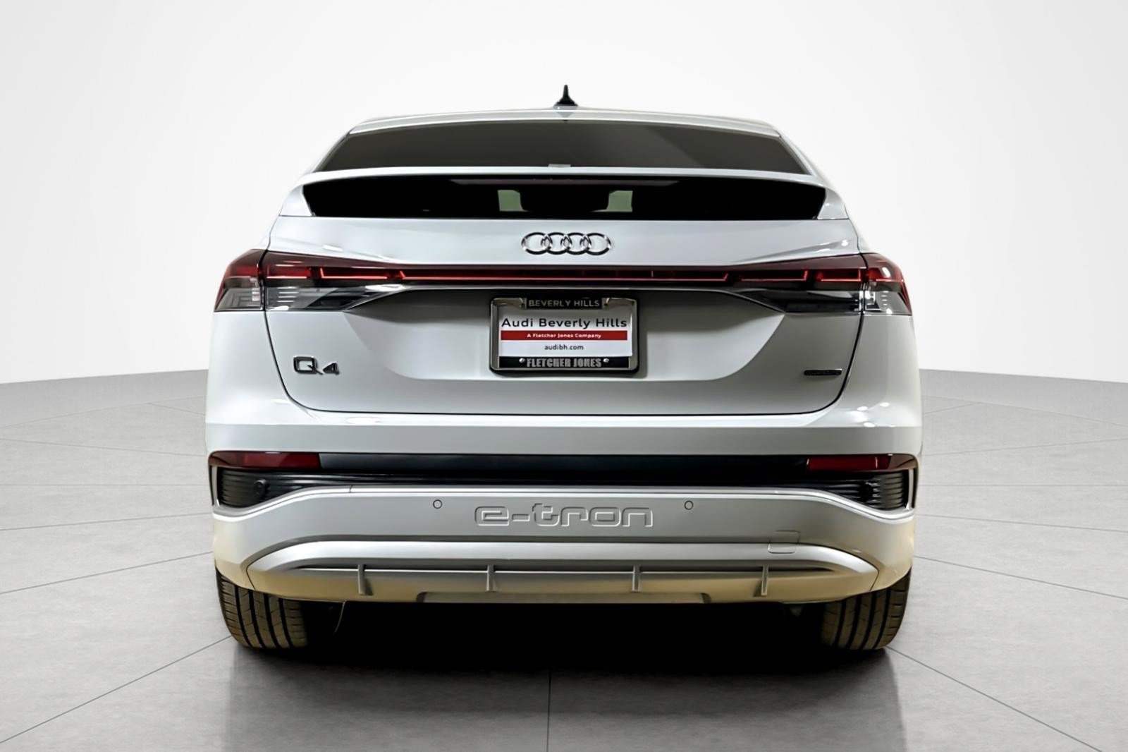 Used 2024 Audi Q4 e-tron Prestige AWD/4WD image 4