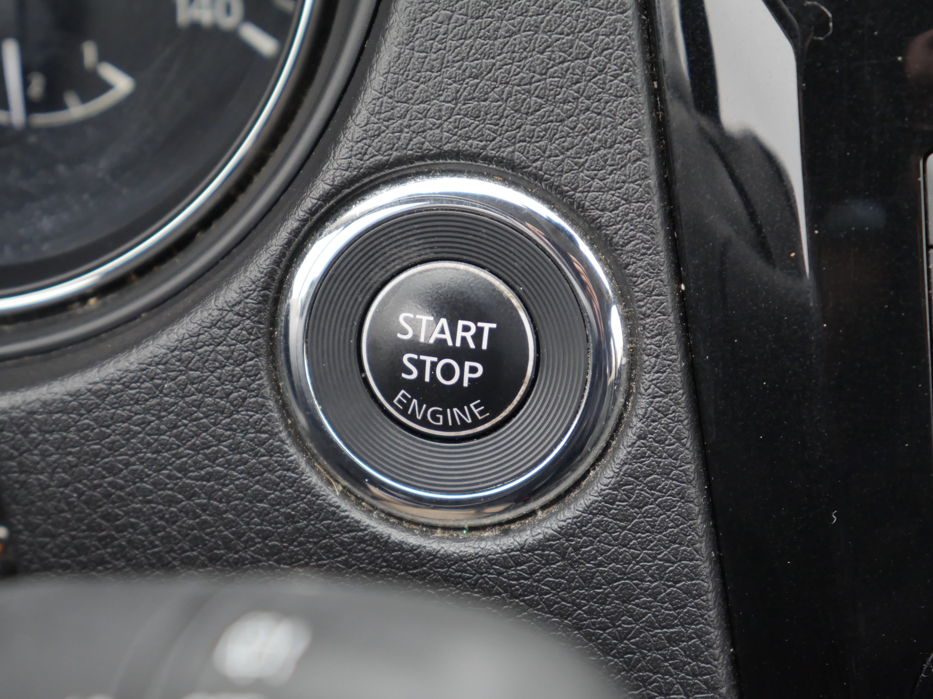 Used 2018 Nissan Rogue SL w/ Premium Package image 9