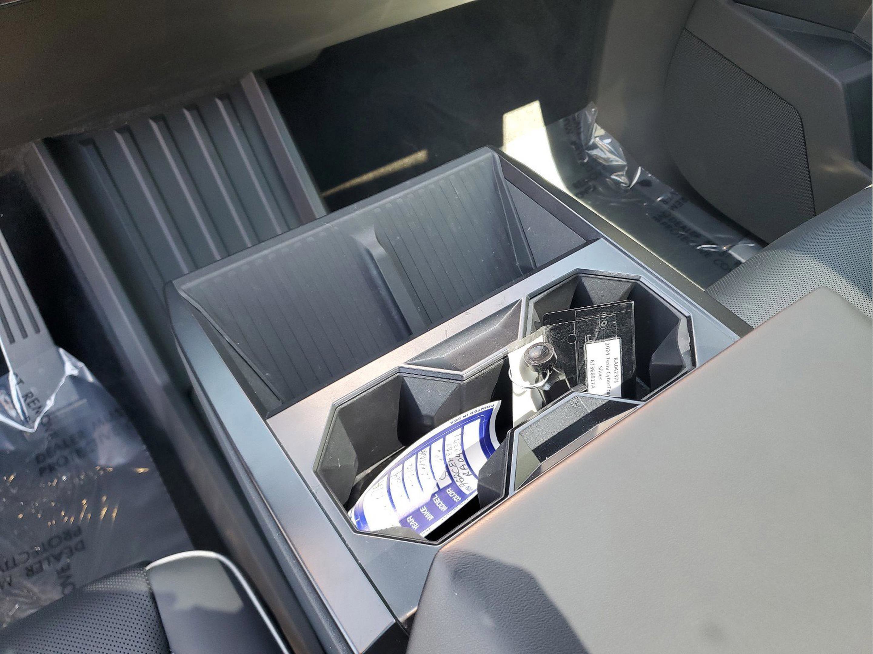 Used 2024 Tesla Cybertruck AWD Crew Cab image 22