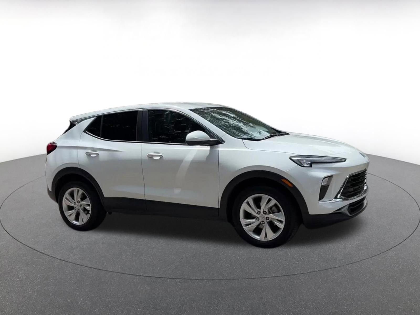 Used 2025 Buick Encore GX Preferred FWD image 2
