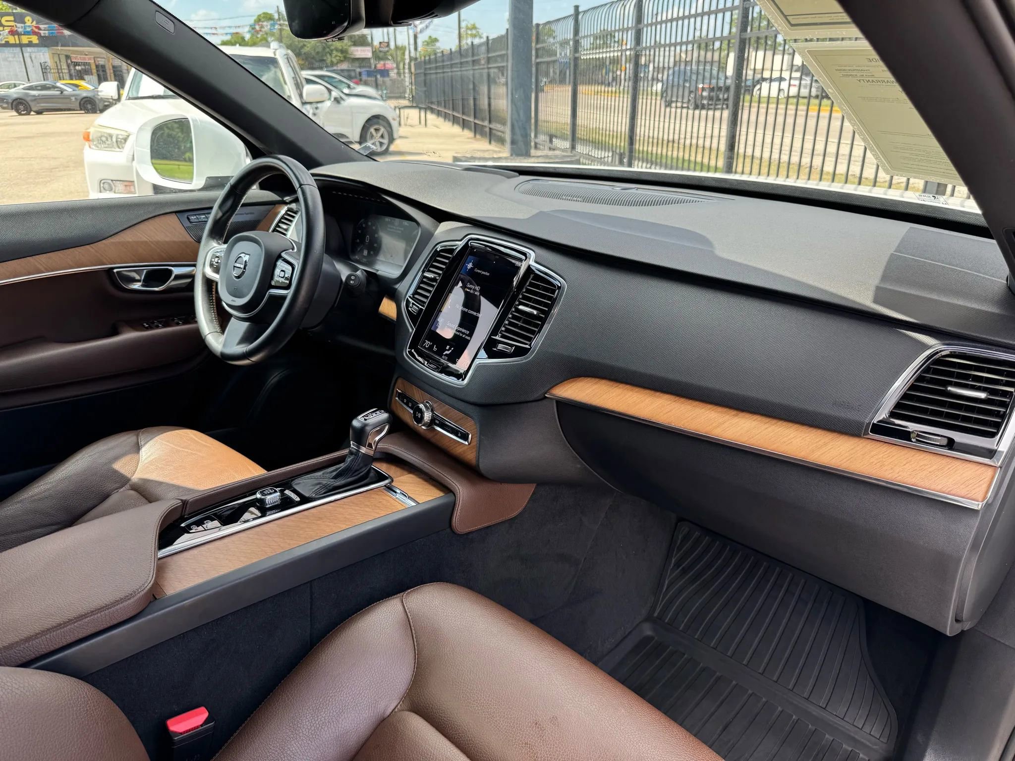 Used 2022 Volvo XC90 T6 Momentum w/ Advanced Package image 25