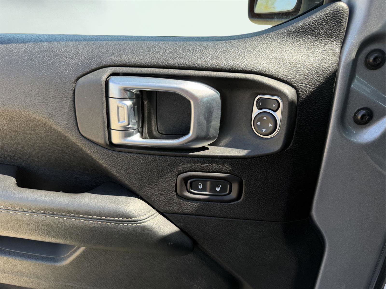 Used 2020 Jeep Gladiator Overland image 19