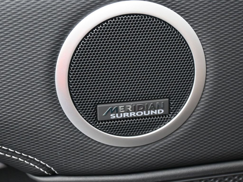 Used 2026 Land Rover Discovery Limited Edition image 16