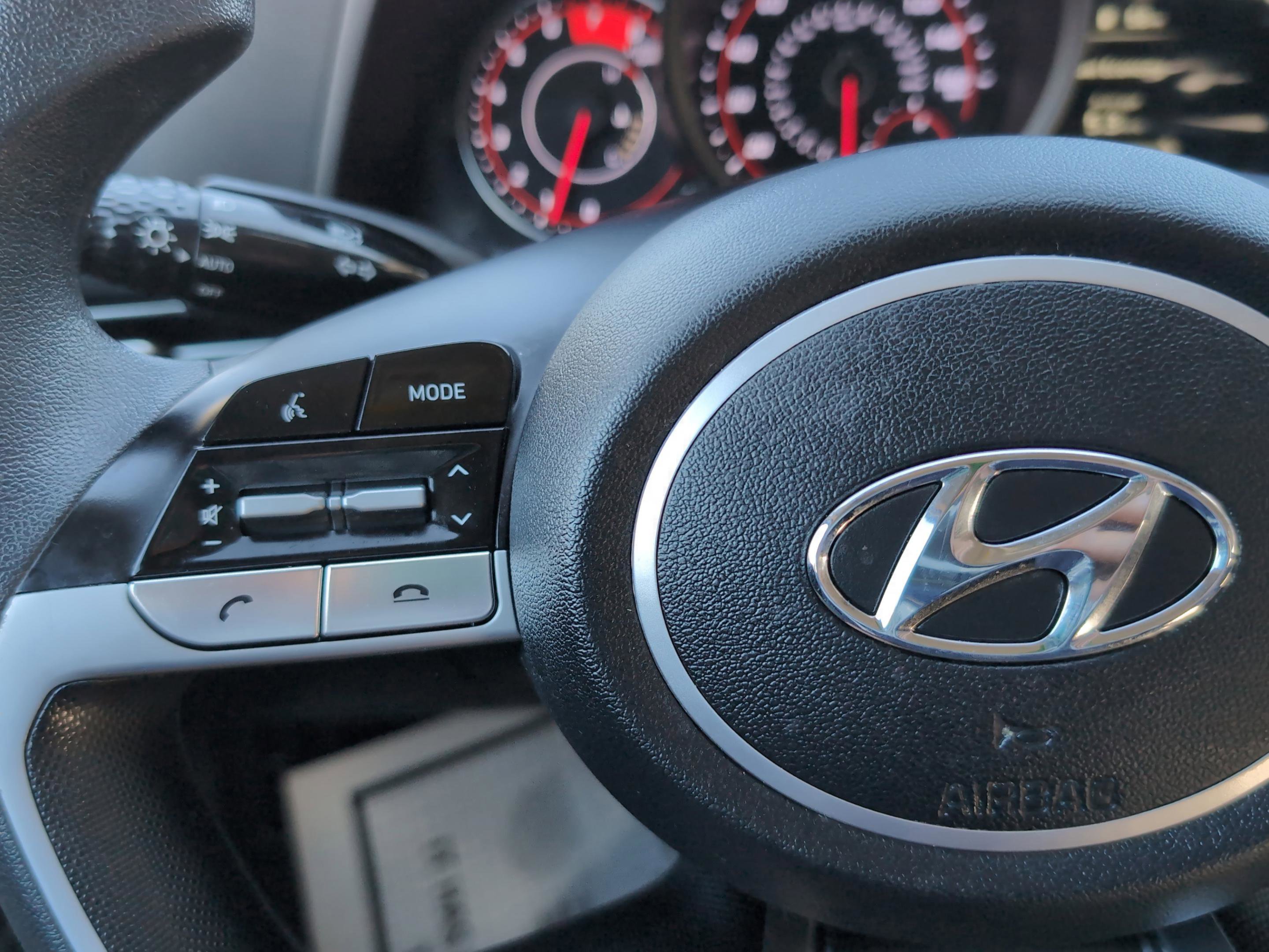 Used 2023 Hyundai Elantra SEL image 35