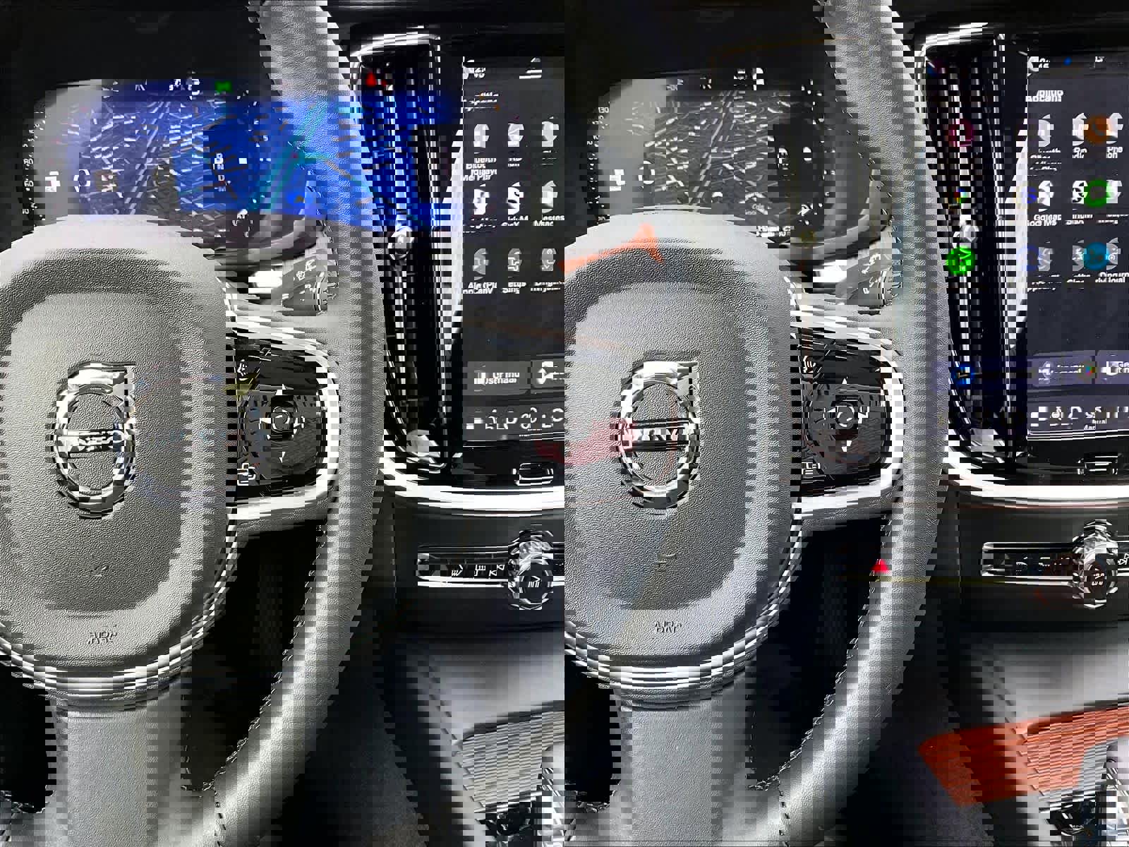 Used 2025 Volvo V60 B5 Cross Country Plus image 22