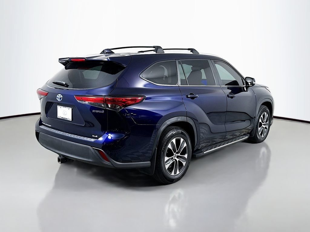 Used 2023 Toyota Highlander XLE FWD image 5
