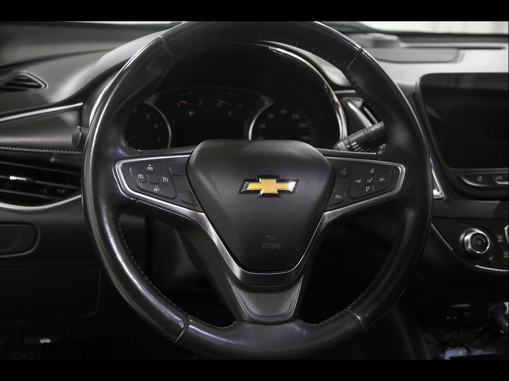 Used 2018 Chevrolet Malibu LT w/ Leather Package FWD image 7