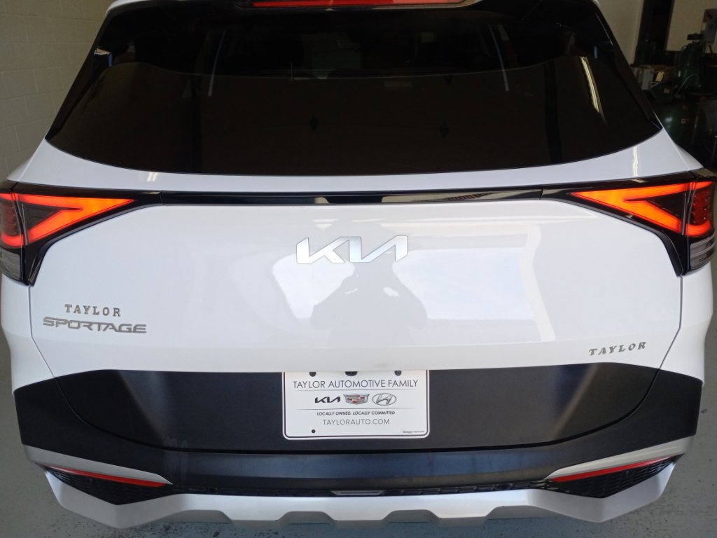 Certified 2024 Kia Sportage EX FWD image 10