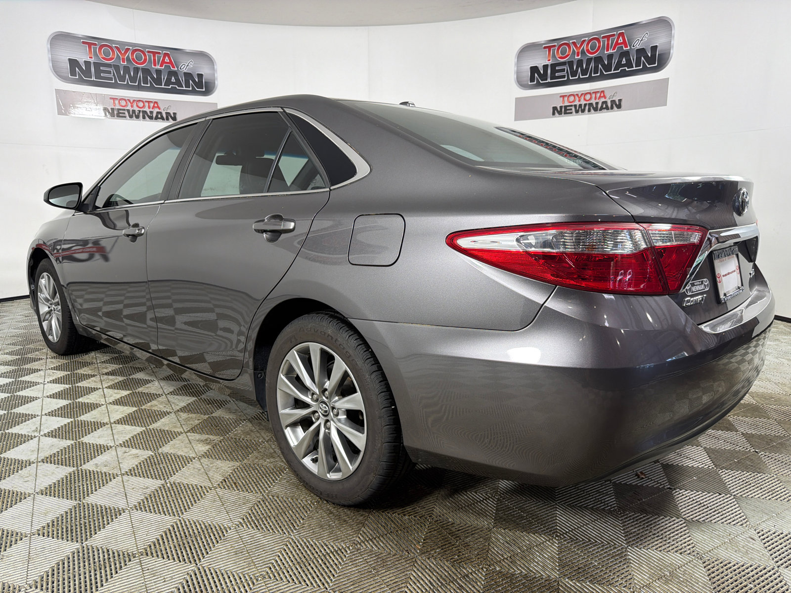 Used 2017 Toyota Camry XLE FWD image 5