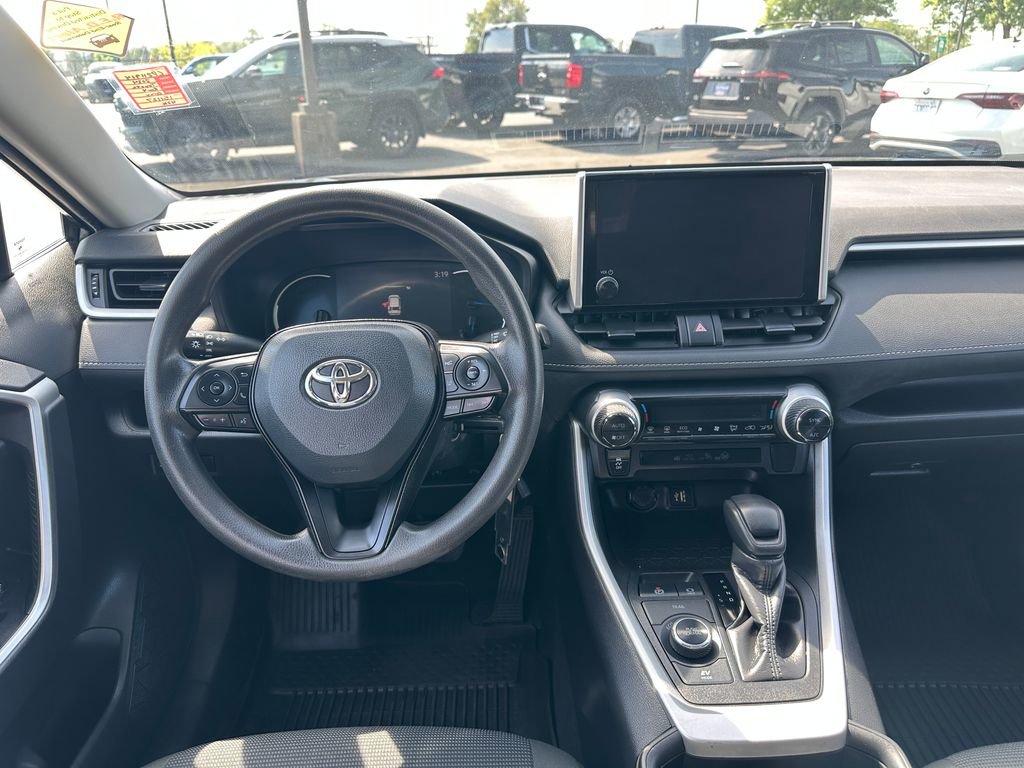 Used 2024 Toyota RAV4 LE AWD/4WD image 15